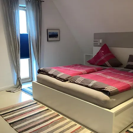 Moorblick! Grosse Dachwohnung Mit Kamin Und Sauna *